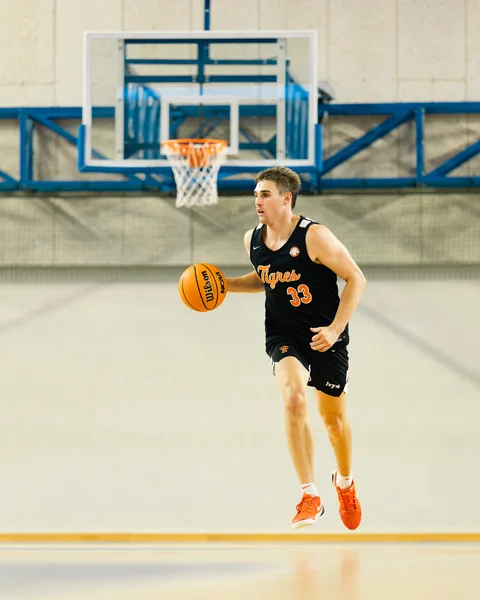Jackson Hicke playing basketball in Italy